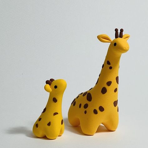 Mom is Rita and son is Harry. This is made by soft polymer clay. You can check the tutorial on my youtube channel. Click the image link. Clay Zoo Animals, Air Dry Clay Giraffe, Cute Clay Models, Animal Clay Art, Modeling Clay Animals, Clay Animal Ideas, Polymer Clay Animals Step By Step, Clay Art Animals, Animals With Clay