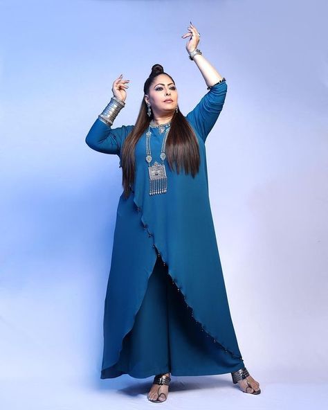 Plus Size Suits For Women, Plus Size Fashion For Women Indian, Outfit For Plus Size Women, Outfit For Plus Size, Outfits For Plus Size Women, Indo Western Outfit, Dress For Plus Size Women, Indo Western Outfits, Suits For Women Indian