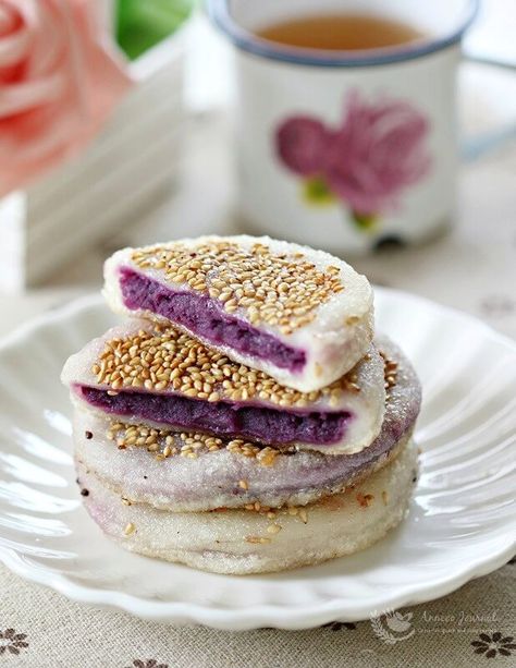 Ube Recipes, Purple Sweet Potato, Sweet Potato Pancakes, Snack Prep, Happy Cooking, Dessert Aux Fruits, Purple Sweet Potatoes, Potato Pancakes, Asian Desserts