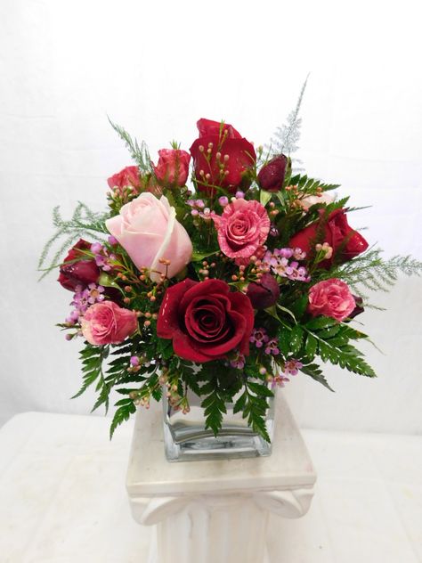 Valentines Day Florist Ideas, Valentine’s Day Flowers Arrangement, Small Valentines Flower Arrangements, Valentines Floral Bouquets, Floral Arrangements Valentines Day, Valentines Arrangements Floral Design, Valentine Flowers Ideas, Pink And Red Flower Arrangements, Valentine’s Day Flower Arrangements