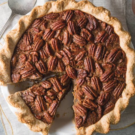 Chocolate Chip Pecan Pie, Pecan Pie Ingredients, Chocolate Pecan Pie Recipe, Chocolate Fudge Cookies, Store Bought Pie Crust, Pumpkin Pecan Pie, Cake Mug, Chocolate Pecan Pie, Easy Pie Recipes