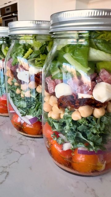 Erin Clarke | Easy Healthy Recipes on Instagram: "ITALIAN CHOPPED SALADS {Mason Jar Meal Prep!}✨40g protein & 17g fiber per serving! If you’re trying to eat healthier this year, these fresh, flavorful, super-satisfying salads make it 10x easier (and more delish!). You’ll thank yourself all week for these healthy meal prep lunches! Comment “SALADS” for this recipe, plus a collection of my most popular hearty, healthy salad recipes! Ingredients (about 3 big salads) FOR THE SALAD: 1 pint cherry tomatoes 1/2 cup chopped Kalamata olives 1/2 medium red onion, thinly sliced 1 bunch chopped kale 1 15-ounce can chickpeas, rinsed and drained 1/2 cup chopped sun-dried tomatoes 4 ounces mozzarella pearls 4 ounces salami, cut into bite-size pieces* 1 large head romaine chopped (about 4 cups) FOR THE Jar Meal Prep, Mason Jar Meal Prep, Big Salads, 40g Protein, Chopped Salads, Chopped Kale, Meal Prep Lunches, Mozzarella Pearls, Italian Chopped Salad