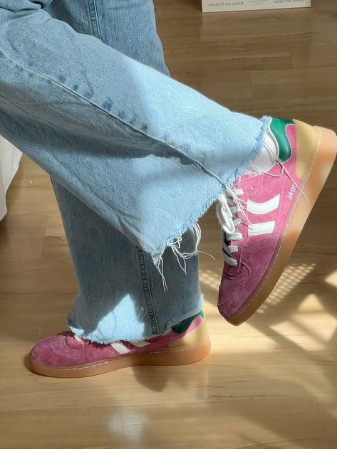 Pink Sneakers Outfit, Shoe Aesthetic, Sole Sisters, Fire Fits, Shoes Pink, Pink Sneakers, Pink Shoes, Sneakers Outfit, Dream Shoes