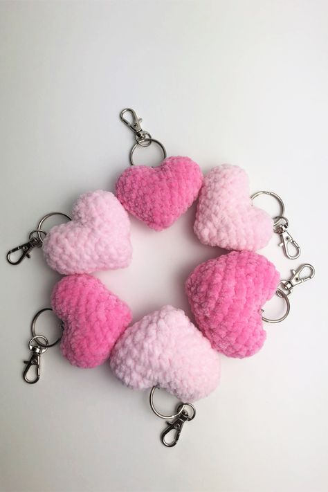 Chunky Yarn Crochet, Beau Crochet, Gifts Crochet, Crocheting Patterns, Keychain Crochet, Confection Au Crochet, Beginners Crochet, Crochet Keychain Pattern, Gift Crochet