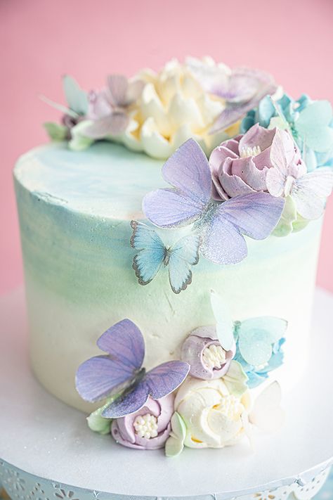 Flower Cake With Butterflies, Flower Butterfly Cake Birthday, Butterfly Cake With Flowers, Pastel Flowers On Cake, Flower Cake 1st Birthday, Butterfly Flower Cake Ideas, Flowers And Butterfly Cake, Butterfly Cake Buttercream, Butterfly And Flower Cake Design