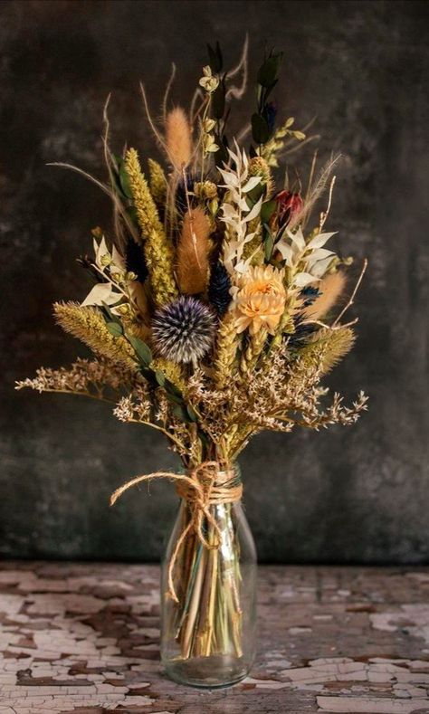 Dried And Fresh Flowers Arrangement, Dried Flowers In Clear Vase, Dried Thistle Arrangement, Tall Dried Flowers, Unique Fall Flower Arrangements, Green Dried Flower Arrangements, Dried Plant Arrangements, Natural Dried Flower Arrangements, One Flower Arrangements