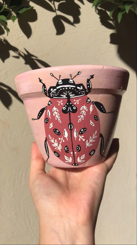 Terracotta Plant Pot Painting Ideas, Cute Planters Pots Diy, Aesthetic Plant Pot Painting, Painted Flower Boxes Planters, Pot Ideas Painting, Ceramic Plant Pot Painting Ideas, Diy Terracotta Pots Paint Ideas, Cute Plant Pots Painting, Painted Plant Pot Ideas