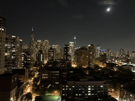 Aesthetic Widgetsmith Pictures, Downtown Chicago Aesthetic, Downtown Chicago At Night, Night Time City, Chicago Wallpaper, Chicago Nightlife, Nightlife Photography, Dream Places To Go, City By Night