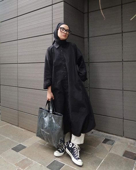 Plus Size Outfits Hijab, Plus Size Hijabi Outfits, Long Blouse Outfit, Plus Size Hijab Fashion, Black Outfit Hijab, Black Hijab Outfit, Long Shirt Outfits, Black Shirt Outfits, Kulot Jeans