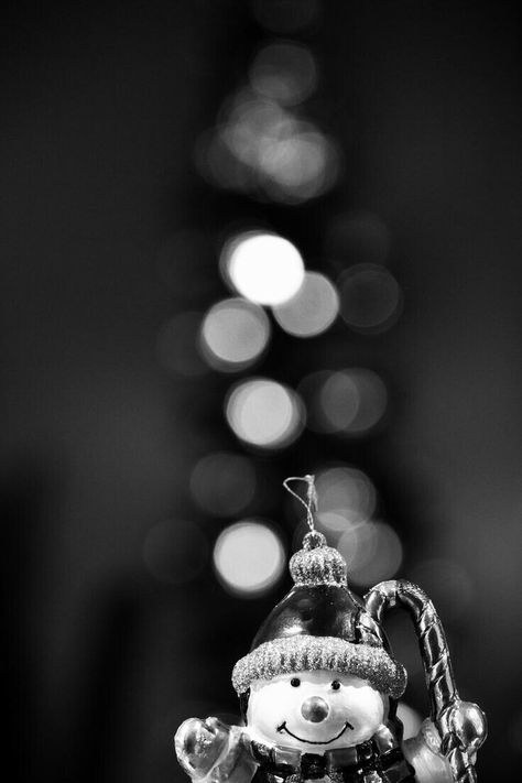 Xmas Aesthetic Wallpaper, Aesthetic Wallpaper Black And White, Christmas Light Photography, Xmas Aesthetic, Aesthetic Wallpaper Black, Winter Wallpapers, Web Ideas, Wallpaper Black And White, Android Wallpaper Dark