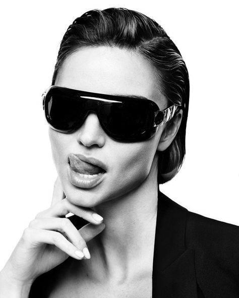 Sunglass Photoshoot, Black Friday Fashion, 2023 Mood, Fashion Illustration Collage, Photo Class, Black And White Face, Studio Photoshoot, Famous Photographers, Photoshoot Concept