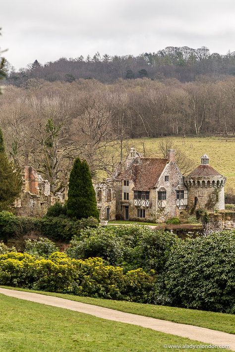 Scotney Castle, Kent Kent England Beautiful Places, Kent Uk Beautiful Places, Dover Uk, Study Abroad England, Medieval Ruins, Scotney Castle, Canterbury England, English Cottage Interiors, London England Travel