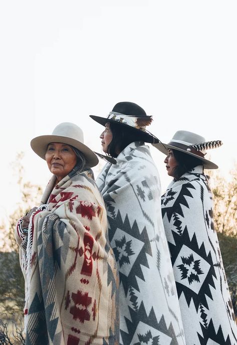 Native American Heritage Month, Native American Clothing, Native American Photos, Looks Country, Cowboys And Indians, Native American Peoples, Native American Heritage, Indigenous People, Native Style