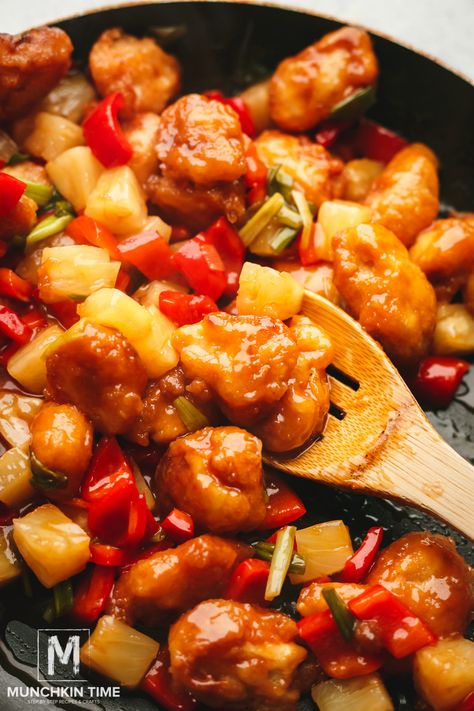 Sweet and Sour Chicken with Pineapple and Peppers super easy recipe. Easy Chinese Chicken Recipes, Sweet N Sour Sauce Recipe, Chicken With Pineapple, Pineapple Chicken Recipes, Chinese Chicken Recipes, Sweet And Sour Chicken, Creamy Chicken Pasta, Sweet Sour Chicken, Pineapple Recipes