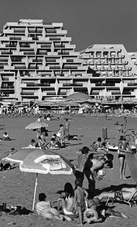 Pier Luigi Nervi, La Grande Motte, Apartment Complexes, Mid Mod, Facebook Instagram, Kitsch, Architecture Design, Tokyo, Apartment