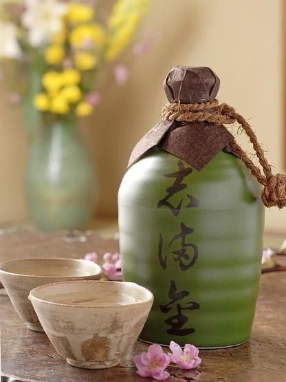 Anting Manik, Japanese Drinks, All About Japan, Shochu, Chinese Aesthetic, Sake Bottle, Sake Set, Japan Culture, Japan Food