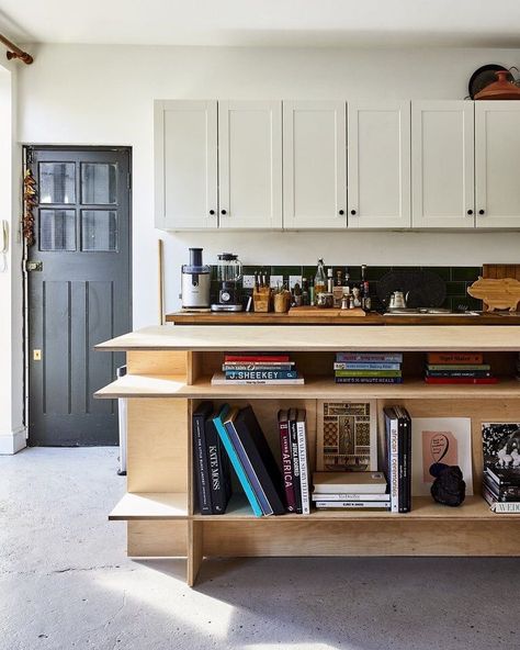 Clever on Instagram: “The custom Donald Judd-inspired island with tons of storage in @cyndiaharvey’s London flat has us completely rethinking our kitchens 💭💭 See…” Plywood Kitchen Island, Pollo Tropical, Vintage Bedding Set, Sofa Wood Frame, 70s Interior, Hidden Kitchen, London Flat, London Apartment, White Cabinetry