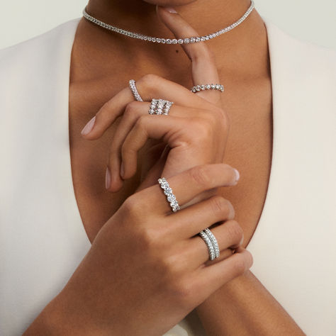 Discover De Beers’ unique diamond jewellery, crafted for your brightest moments. Jewellery Photoshoot, Jewellery Photography Inspiration, Wedding Day Jewelry, Jewelry Photoshoot, Diamond Engagement Wedding Ring, Engagement Wedding Ring Sets, Classy Jewelry, Jewelry Model, Unique Diamonds