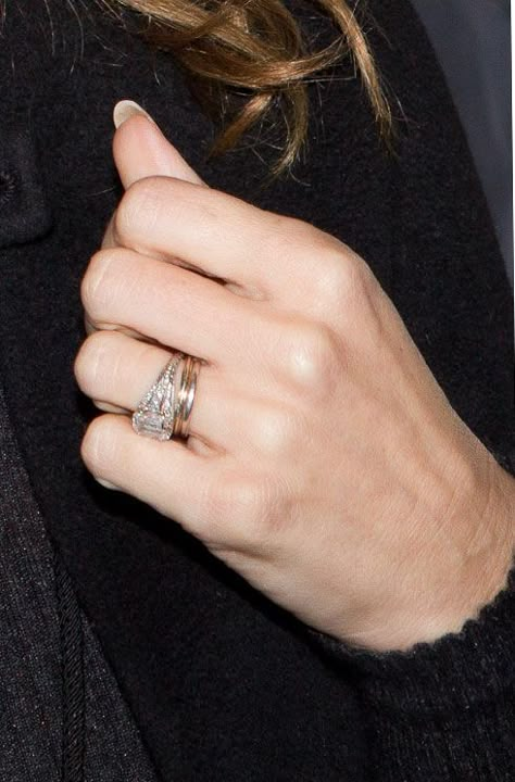 K Moss Jennifer Aniston Wedding Ring, Mixed Metal Wedding Rings, Mixed Metal Engagement Rings, Mixed Metals Wedding, Celebrity Engagement Ring, Beautiful Wedding Ring Sets, Leon Mege, Engagement Ring Photos, Engagement Ring Inspiration