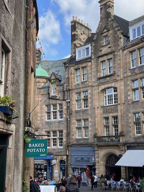 Scotland Travel Aesthetic, University Of Edinburgh Aesthetic, Edinburgh University Aesthetic, Edinburgh Summer, Edinburgh Scotland Aesthetic, Edinburgh Aesthetic, Uk Aesthetic, Edinburgh Scotland Travel, Scotland Aesthetic