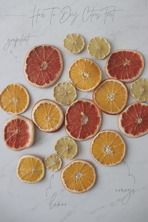 Dry Citrus In Oven, How To Dry Fruit In The Oven, Drying Fruit In The Oven, Dehydrated Fruit Decor, Dried Citrus Decorations, Dried Fruit Decorations, Dehydration Recipes, Drying Fruit, Dried Citrus