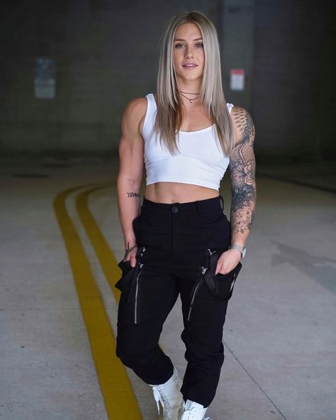 Josie Hamming, Female Crossfit Athletes, Crossfit Women, Crossfit Girls, Female Fitness, Female Fitness Model, Body Builder, Female Body, Fit Chicks