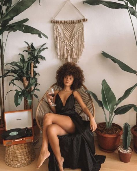 Plant Room Photoshoot, Earthy Birthday Photoshoot, Plant Photoshoot Ideas, Earthy Photoshoot Black Women, Bohemian Photoshoot, Boho Photoshoot, Beautiful Photoshoot Ideas, Nature Photoshoot, Photoshoot Studio