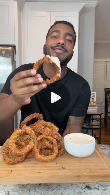 Onion Rings Recipe Air Fryer, Panko Onion Rings, Onion Rings Batter Recipe, Easy Onion Rings, Air Fried Onion Rings, Onion Rings Recipe Easy, Fried Onion Rings Recipe, Onion Dishes, Fried Onion Rings