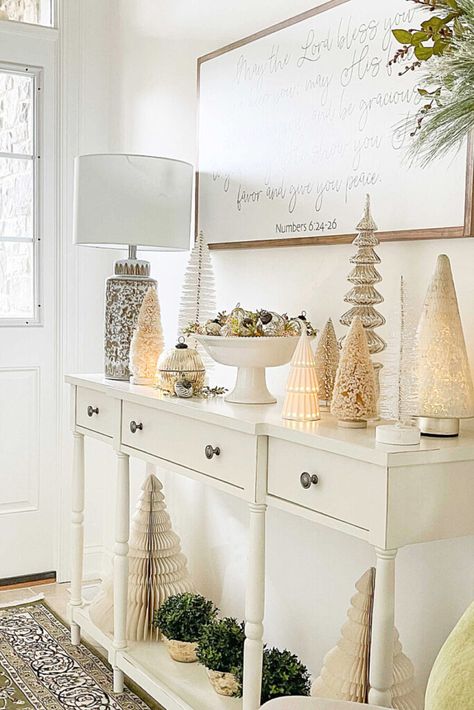 Beautiful ideas and lots of inspiration for a Snow Christmas home tour. Doable home decor and pretty Christmas decorations for ever room! Foyer Decorating Ideas, Foyer Table Decor, Christmas Foyer, Mantle Decorations, Christmas Entry, Christmas Dining Table Decor, Entry Table Decor, Christmas Entryway, Pretty Christmas Decorations