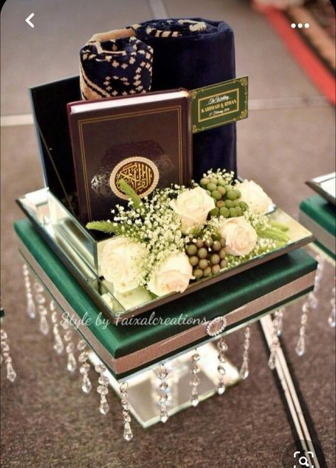 Dulang Hantaran Ideas, Hantaran Ideas, Hampers Wedding, Kotak Hantaran, Engagement Gift Baskets, Wedding Planning Gifts, Dulang Hantaran, Flower Forest, Wedding Gift Pack