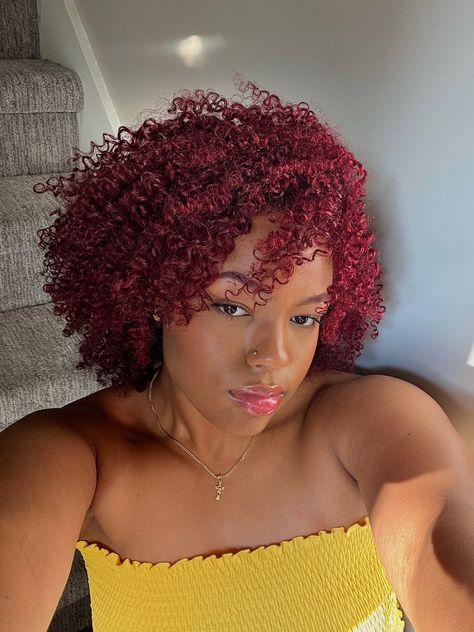 Twist out styles, red curly hair, burgundy natural hair Dyed Hair For Dark Skin, Burgundy Natural Hair, 99j Wig, Burgundy Red Hair, Hair Burgundy, Short Dyed Hair, Dyed Curly Hair, Wine Hair, Red Curly Hair