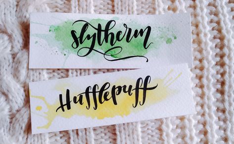 Harry Potter Drawings Easy, Harry Potter Bookmark, Harry Potter Accessories, Slytherin And Hufflepuff, Harry Potter Classroom, Creative Bookmarks, Bookmark Craft, Harry Potter Houses, Harry Potter Drawings