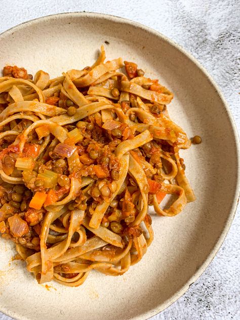 Pasta With Lemon Sauce, Lentil Ragu, Lentil Bolognese, Vegan Bolognese, Canned Lentils, Vegetarian Italian, Lentil Pasta, Bolognese Recipe, Tomato Pasta Sauce