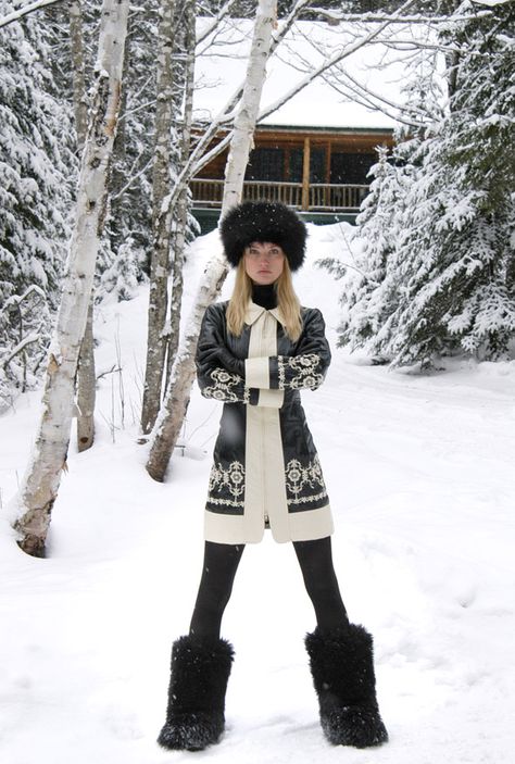 I want the boots!                                                                                                                                                                                 More Mode Au Ski, Winter Fashion Outfits Dressy, Winter Vacation Outfits, Apres Ski Outfits, Apres Ski Style, Ski Outfit, Winter Outfits Cold, Snow Fashion, Snow Outfit