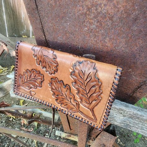 Custom Roper wallet for the talented @ronnieesparzaphoto Roper Wallet, Leather Designs, Oak Leaf, Leather Tooling, Leather Design, Leather Working, Leather Craft, Leather Wallet, Wallet