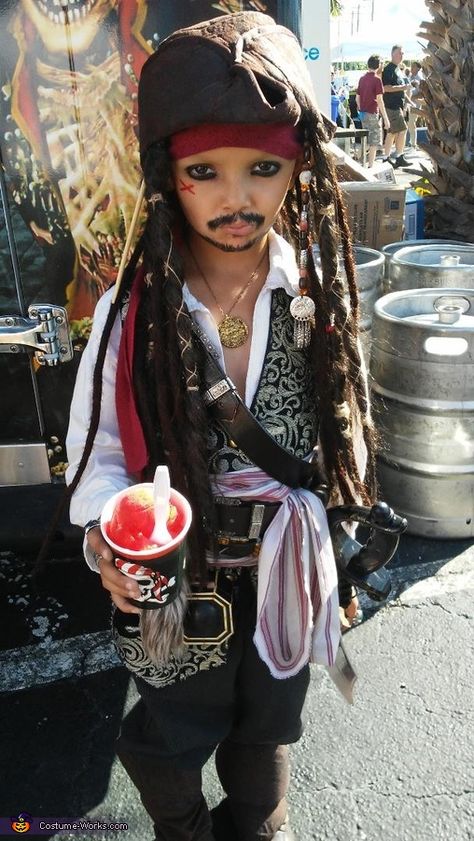 Diy Pirate Costume For Kids, Cosplaystyle Female, Boys Pirate Costume, Pirate Festival, Jack Sparrow Costume, Pirate Costume Kids, Pirate Costume Diy, Disney Outfits Women, Halloween Infantil