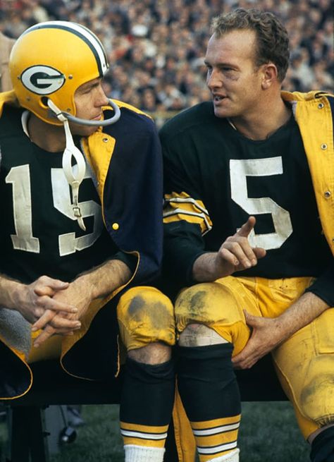 Classic Photos of Bart Starr | Sports Illustrated (with Paul Hornung). Green Bay Packers Vintage, Nfl Uniforms, Bart Starr, Green Bay Packers Fans, Nfl Football Players, Green Bay Packers Football, Packers Football, American Football Team, Nfl History