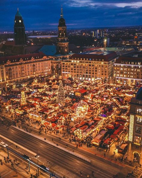 The Striezelmarkt In Dresden, Germany Louvre Pyramid, Milan Cathedral, Angkor Wat Temple, St Nicolas, Old Port, Lake Garda, Forest Park, Angkor Wat, Best Places To Travel