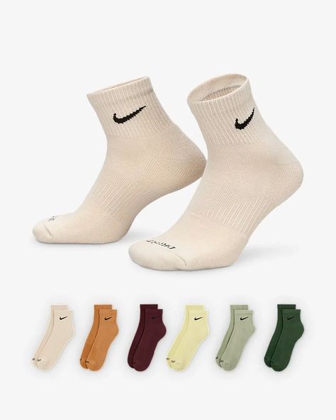 Nike Everyday Plus Cushioned Training Ankle Socks (6 Pairs). Nike.com Inline Hockey, Street Hockey, Sell Shoes, Tennis Team, Nike Socks, Nike Accessories, Black White Fashion, 6 Packs, Ankle Socks