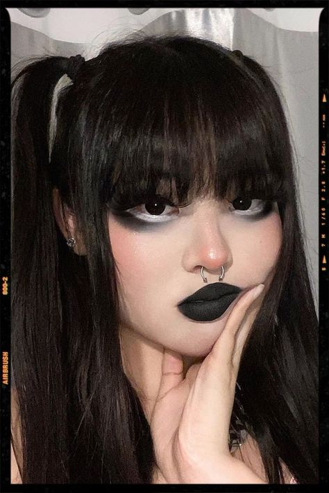 E-Girl Makeup Looks Black Egirl Makeup, Eyeliner Egirl, Egirl Makeup Goth, Public Aesthetic, Alternative Vibes, Eyeliner Inspiration, E Girl Makeup, Egirl Makeup, Egirl Style