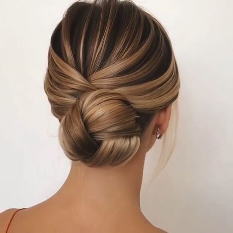 Chignon Simple, Hair Updos Tutorials, Prom Hair Updo, Wedding Hairstyles Tutorial, Updo Tutorial, Hair Upstyles, Bun Hairstyle, Elegant Hair, Low Bun