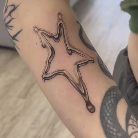 Chrome Star, Wrist Tattoo Designs, Sick Tattoo, Star Tattoo Designs, Clever Tattoos, Star Tattoo, Minimalist Tattoos, Tattoo Feminina, Wrist Tattoo