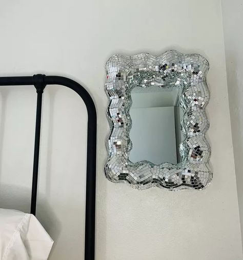 Diy Disco Ball, Disco Mirror, Disco Ball Mirror, Wavy Mirror, Retro Mirror, Studio Diy, Diy Tile, Mirror Stickers, Mirror Ball