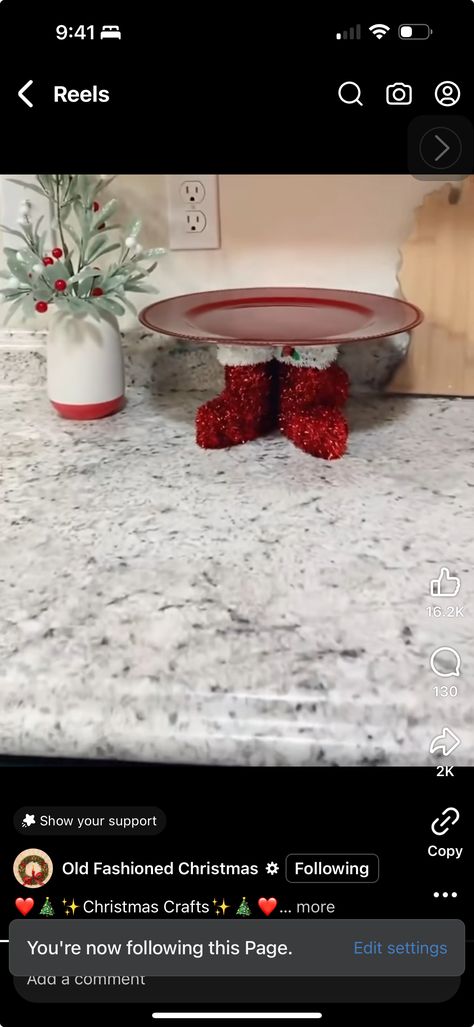 Diy Christmas Serving Tray Dollar Tree, Plastic Tray Diy Ideas, Serving Tray Ideas, Christmas Trays, Christmas Serving Tray, Plastic Serving Trays, Diy Tray, Christmas Board, Tray Ideas