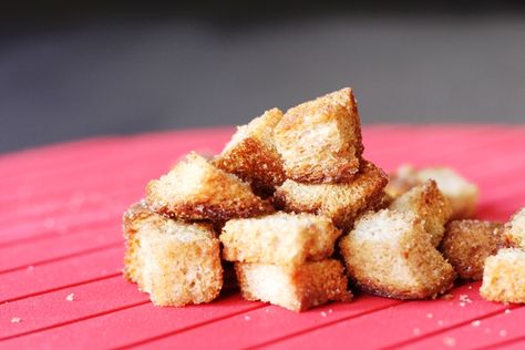 Croutons Recipe, Crouton Recipes, Dry Bread, Cinnamon Raisin Bread, Raisin Bread, Cinnamon Raisin, Cinnamon Toast, Cheap Eats, Croutons