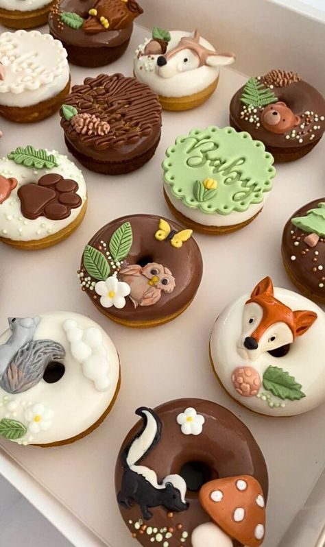 Gender Neutral Baby Shower Decorations, Woodland Theme Cake, Ash Baby, Donut Decorating Ideas, Fancy Donuts, Cake Sprinkles, Edible Roses, Cute Christmas Cookies, Baby Shower Cake Pops