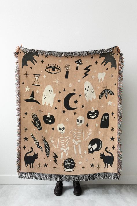 Colorful Maximalist, Elegant Halloween Decor, Kawaii Ghost, Blanket Cute, Creepy Decor, Unique Bedding, Elegant Halloween, Halloween Blanket, Soft Orange