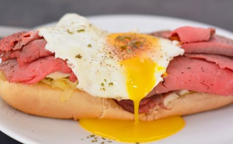 BalboaSmall Roast Beef Lunch Meat, Roast Beef Lunch, Sandwich With Egg, Jus Sauce, Leftover Prime Rib Recipes, Prime Rib Sandwich, Perfect Roast Beef, Rib Sandwich, Roast Beef Sandwich