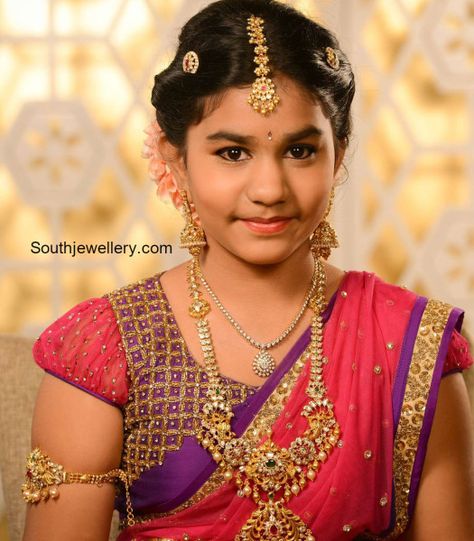 pacchi haram kids Diamond Hair Pins, Indian Baby Girl, Pretty Gold Necklaces, South Indian Blouse Designs, Latest Indian Jewellery, Half Saree Function, Kids Jewellery, 22 Carat Gold Jewellery, Bride Hair Pins