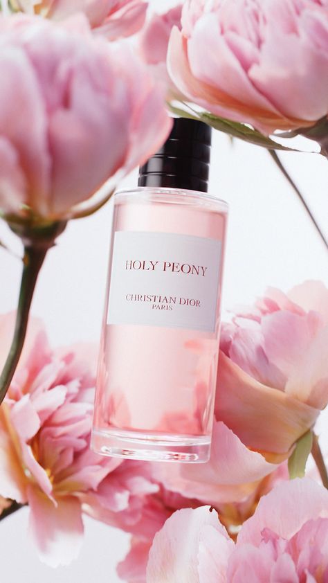 Dior Holy Peony | 3D Perfume CGI :: Behance Rose Product Photography, Fragrance Photoshoot, Perfume Product Photography, Photography Perfume, Luxury Perfume Packaging, Perfume Ideas, Flower Perfume, Product Animation, Perfume Photography